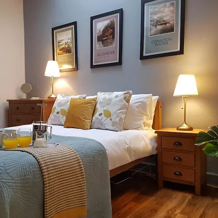 Oak Leaf, Dog Friendly Apartment *